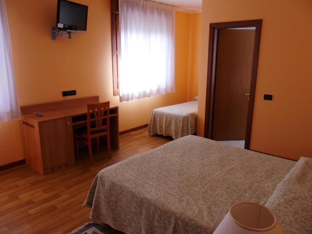 Hotel Ristorante Al Bassanello Bassano del Grappa Chambre photo